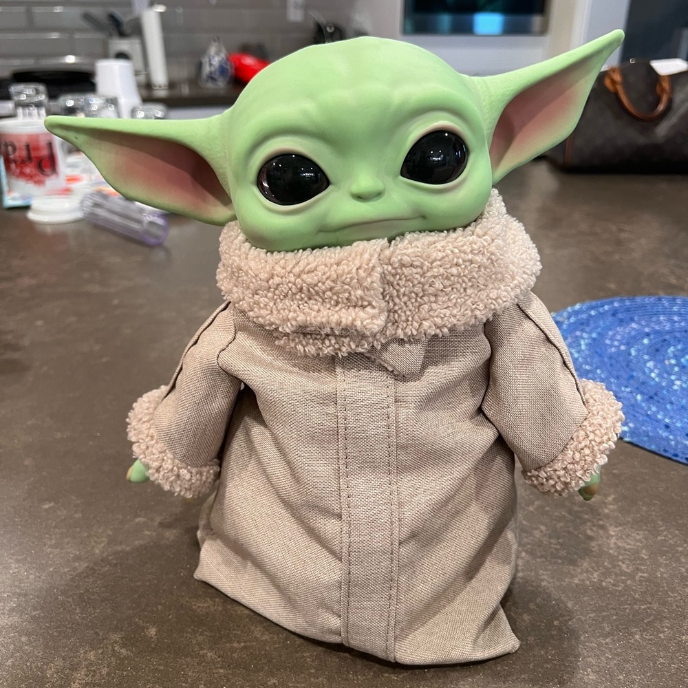 NWOB BABY YODA STUFFED CHARACTER